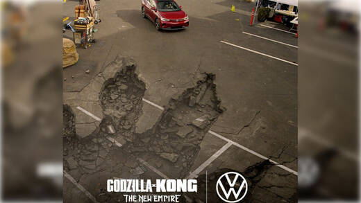 Der ID.4 trifft auf Godzilla.