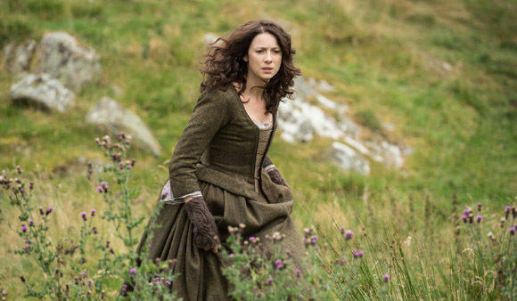 Caitriona Balfe kämpft sich als Claire Randall durch die Highlands Mitte des 18. Jahrhunderts (Foto: Vox/Sony).